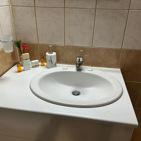 Apartment In Flora *