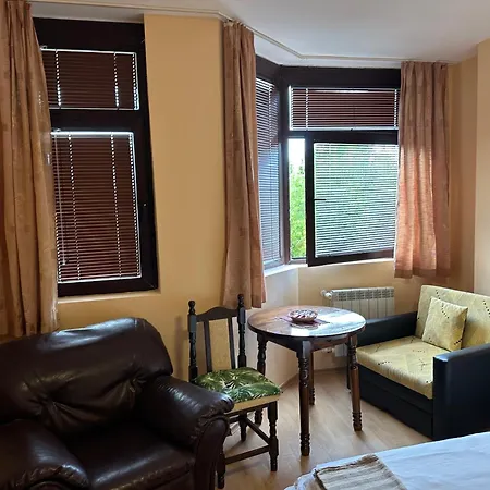 In Flora Apartment