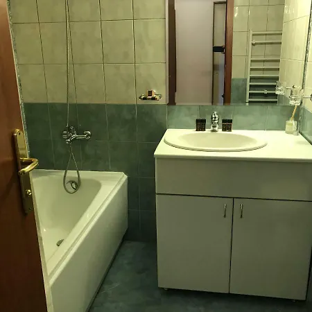 Apartment In Flora *